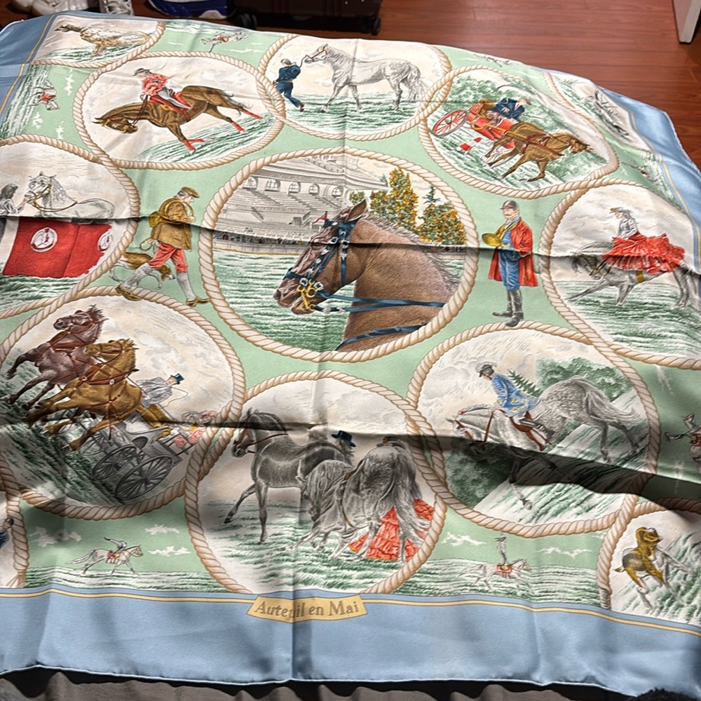 Hermes scarf size 90 - Picture 1 of 4